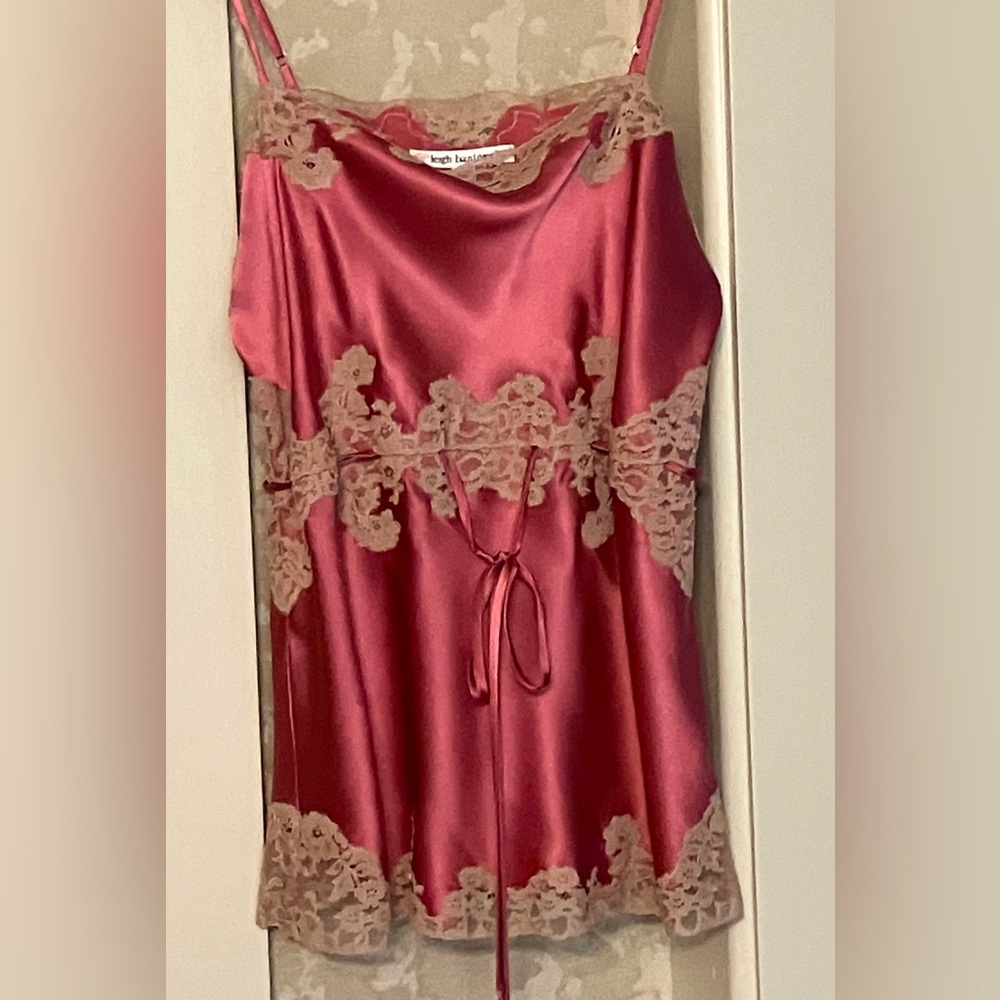 NWOT Gorgeous Leigh Bantivoglio Rose Pink Camisole w/Extravagant Cream Lace S